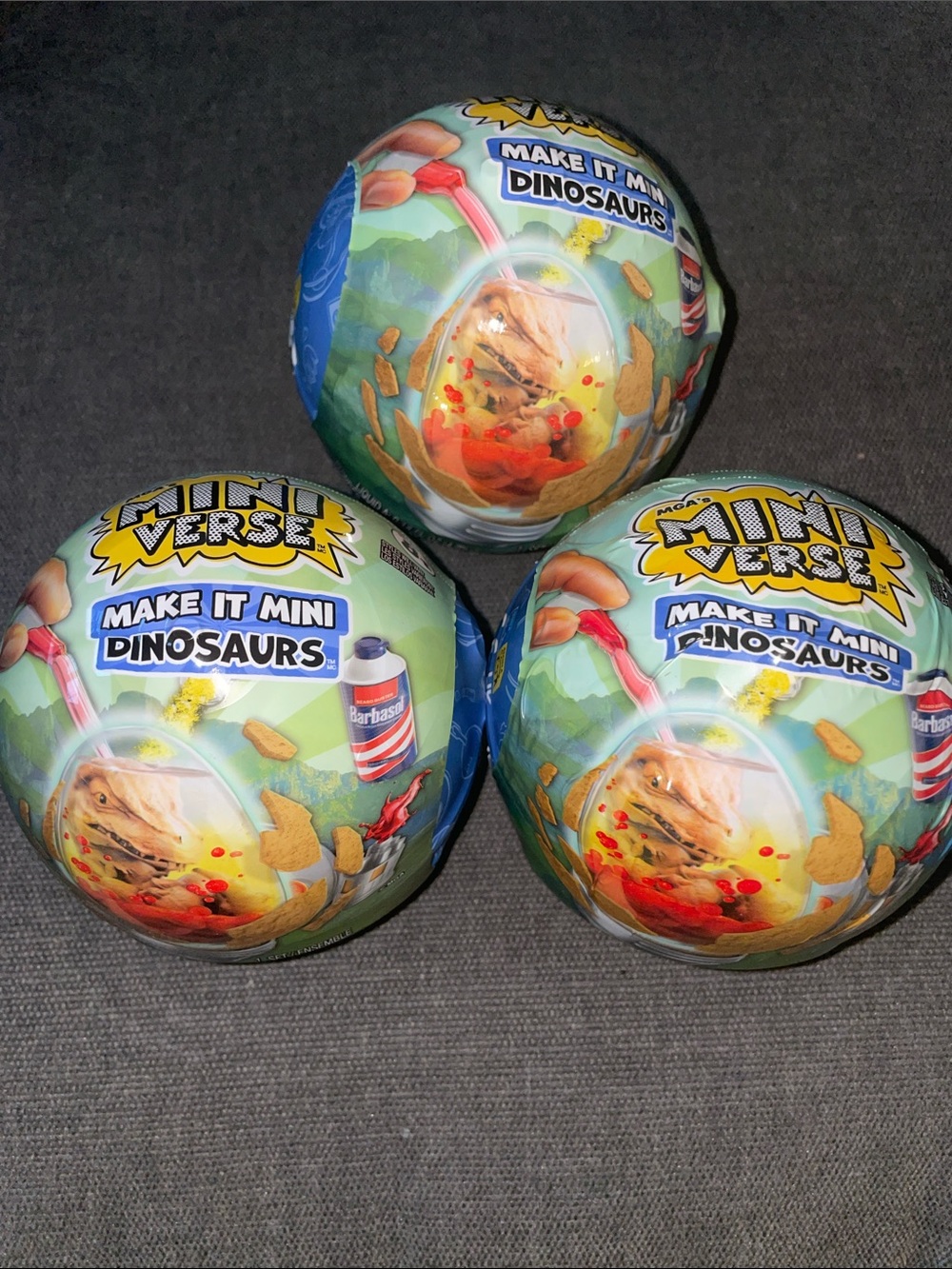 Universal Make It Mini Dinosaurs Surprise Balls - Blue & Green Packaging